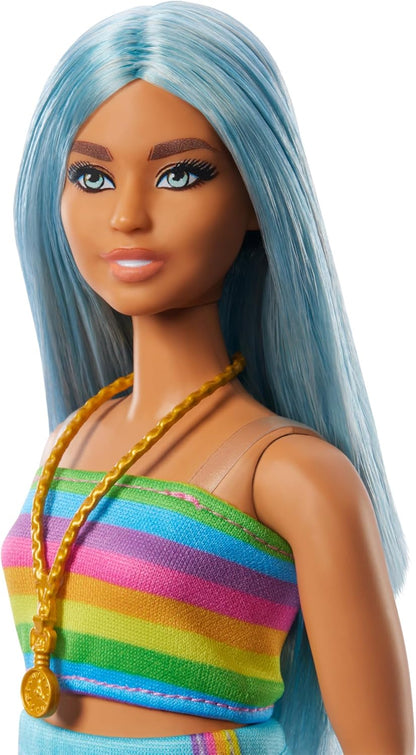 Barbie Fashionistas Muñeca n. 218, muñeca de Moda Coleccionable del 65 Aniversario con Pelo Largo Azul, Top de arcoíris y Falda Turquesa - para niños y niñas + 3 años, HRH16