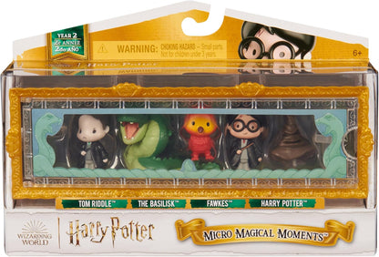 Wizarding World Harry Potter - Micro Magical Moments Sammelfiguren Geschenkset Kammer des Schreckens mit Harry Potter, Tom Riddle, Basilisk, Fawkes und Setzkasten, für Kinder ab 6 Jahren, Fanartikel