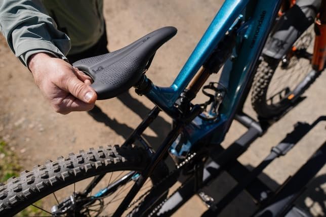Devo Pickup Medium Fusion Form Titanium Black Saddle