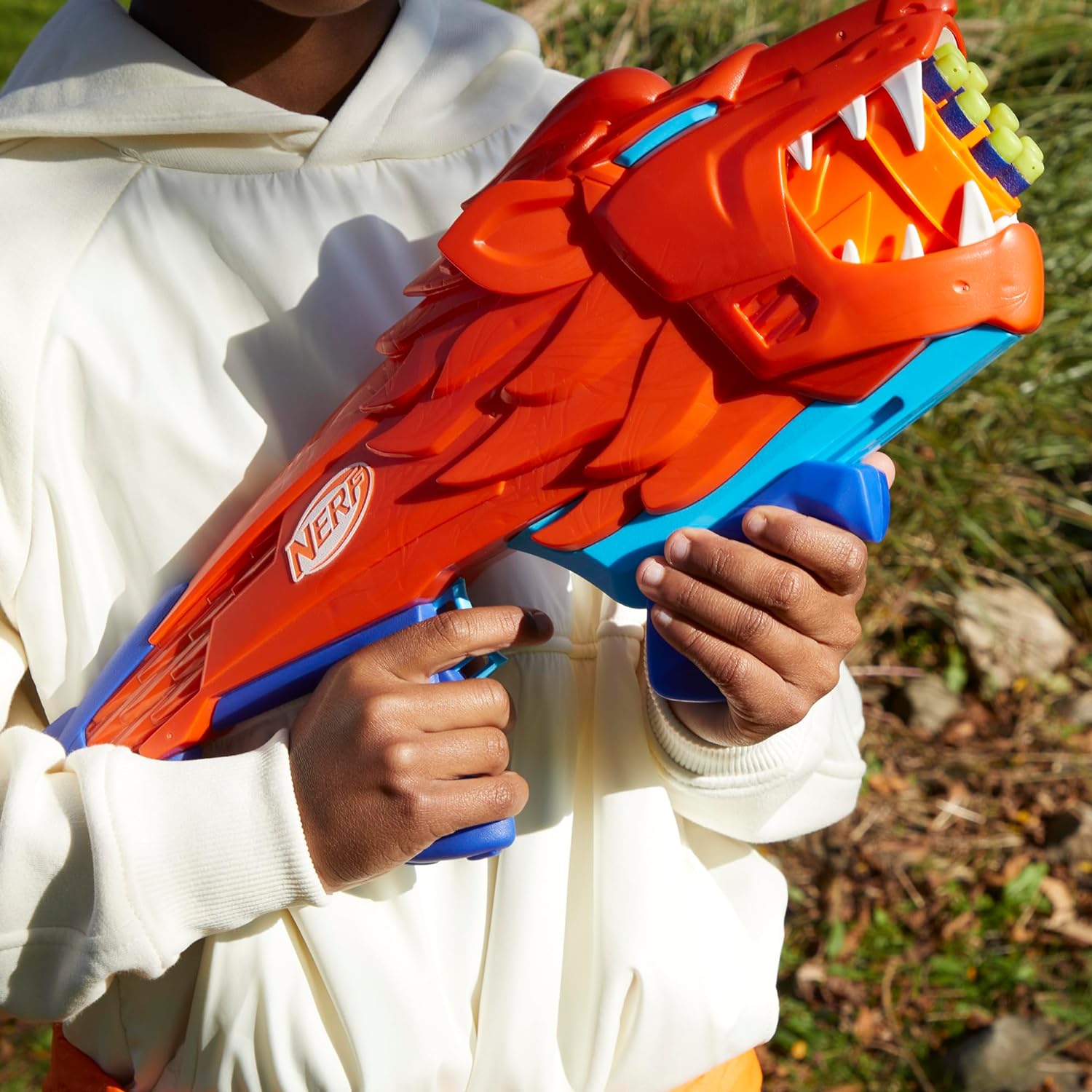 Nerf Junior Wild Lionfury, Easy Play Dart Blaster, 16 Nerf Elite Darts, Nerf Blaster Lion Toys, Outdoor Toys