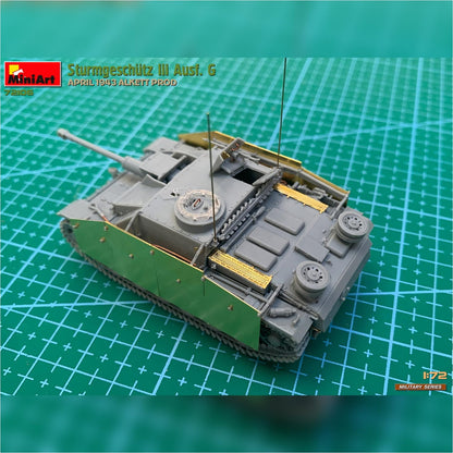 Miniart MIN72106 Scale Model kit, Molded Color