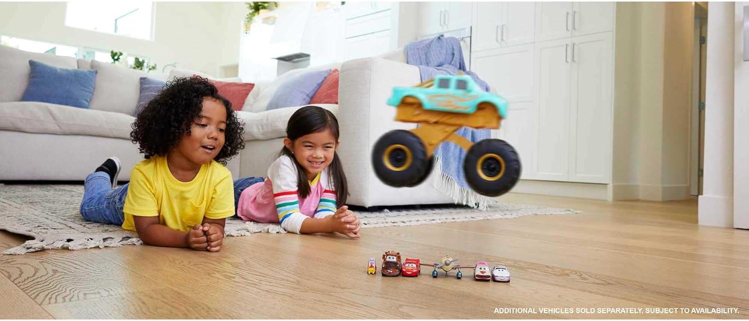 Mattel Cars speelgoed van Disney en Pixar, Cars Op Weg Circusstunt Ivy Voertuig, Springende Monstertruck geïnspireerd door Disney+ serie HMD76
