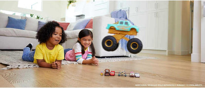 Mattel Cars speelgoed van Disney en Pixar, Cars Op Weg Circusstunt Ivy Voertuig, Springende Monstertruck geïnspireerd door Disney+ serie HMD76