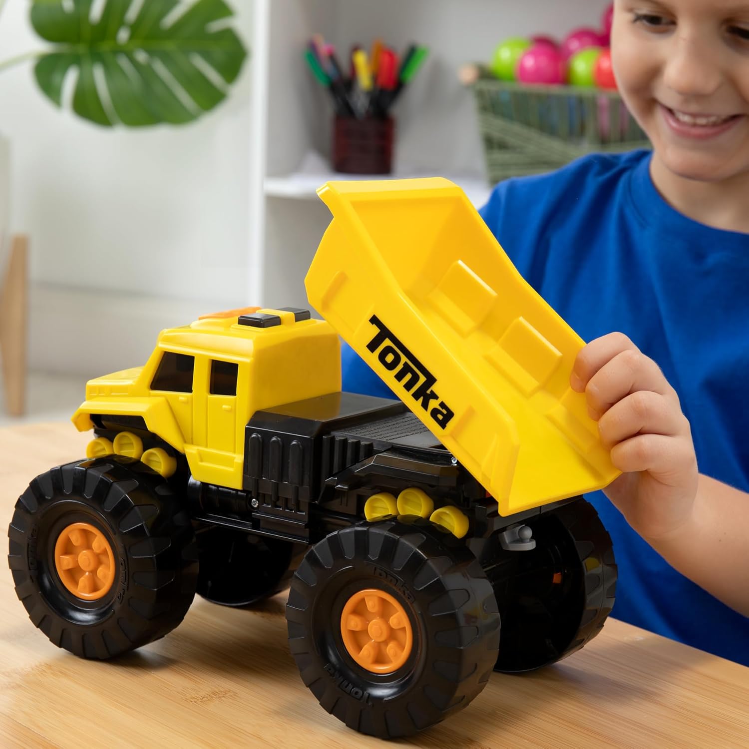 Tonka Mega Machines, Dump Truck, Kids Construction Gift Toys for Boys and Girls, Construction Vehicle Playset for Kids, Suitable for Kids Aged 3+, Basic Fun 06248