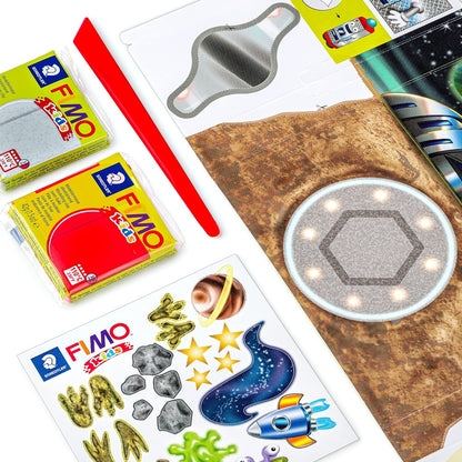 STAEDTLER 8034 17 LZ FIMO Kids Form&Play Playtime & Modelling Polymer Clay Set - "Space Monsters" (Pack of 4 Blocks, Stickers, Modelling Tools & Background Scene
