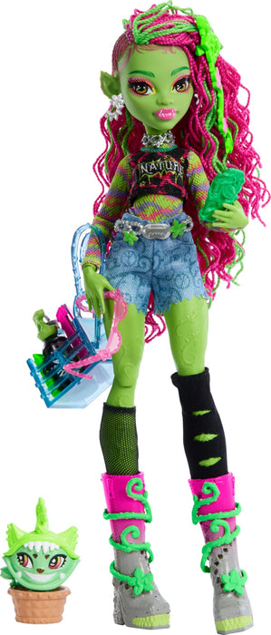 Monster High Venus McFlytrap Muñeca con Chewlian, una monstruosa mascota mitad planta y mitad gatito, y diversos accesorios, como una mochila, un diario, comida y bebida, y mucho más, HRP81