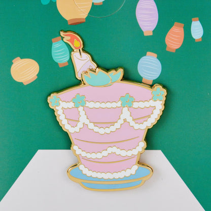 Disney by Loungefly pin's émaillés 3" Unbirthday Cake Limited Edition 8 cm