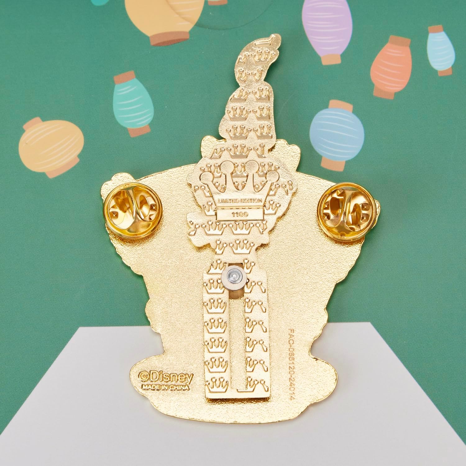 Disney by Loungefly pin's émaillés 3" Unbirthday Cake Limited Edition 8 cm