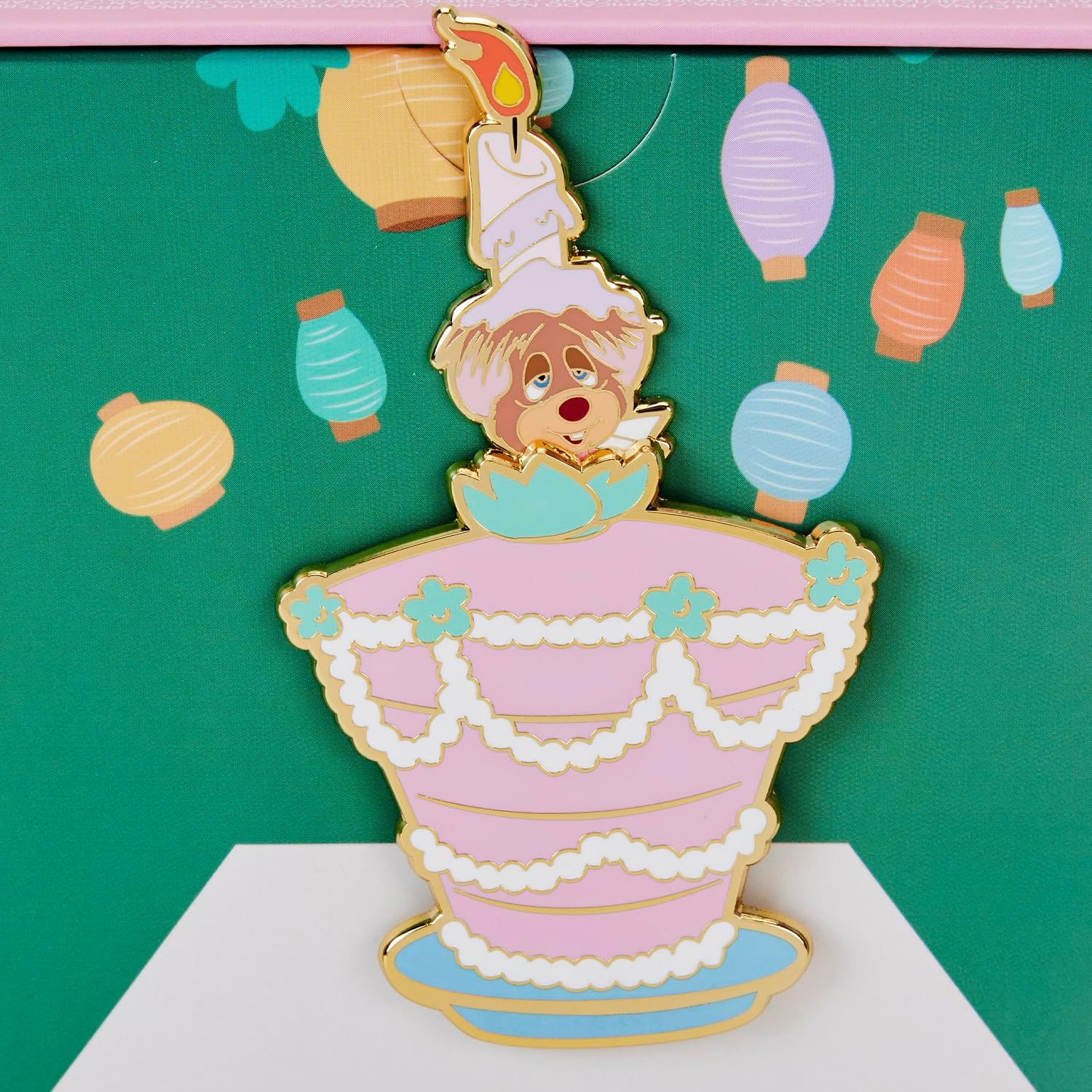 Disney by Loungefly pin's émaillés 3" Unbirthday Cake Limited Edition 8 cm