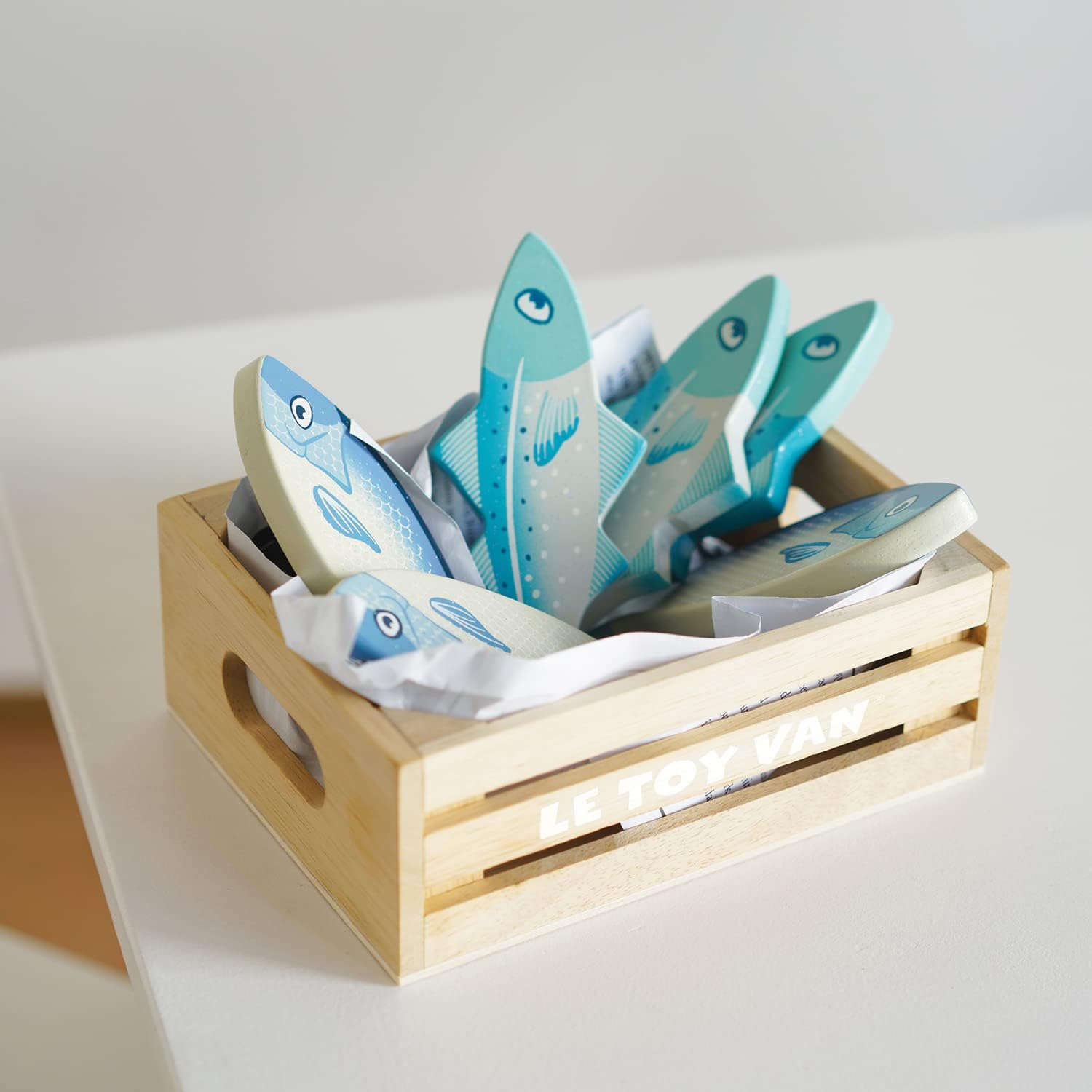 Le Toy Van - Wooden Honeybee Market Fresh Fish Crate Supermarket Pretend Play Shop Food Verse vis