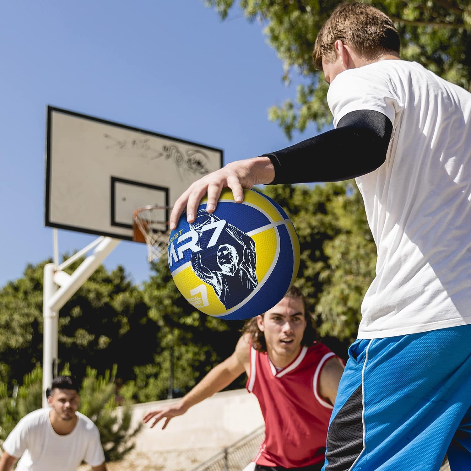 Mondo - 13751 – Outdoor Game – MR7 Basketball – Yellow and Purple
