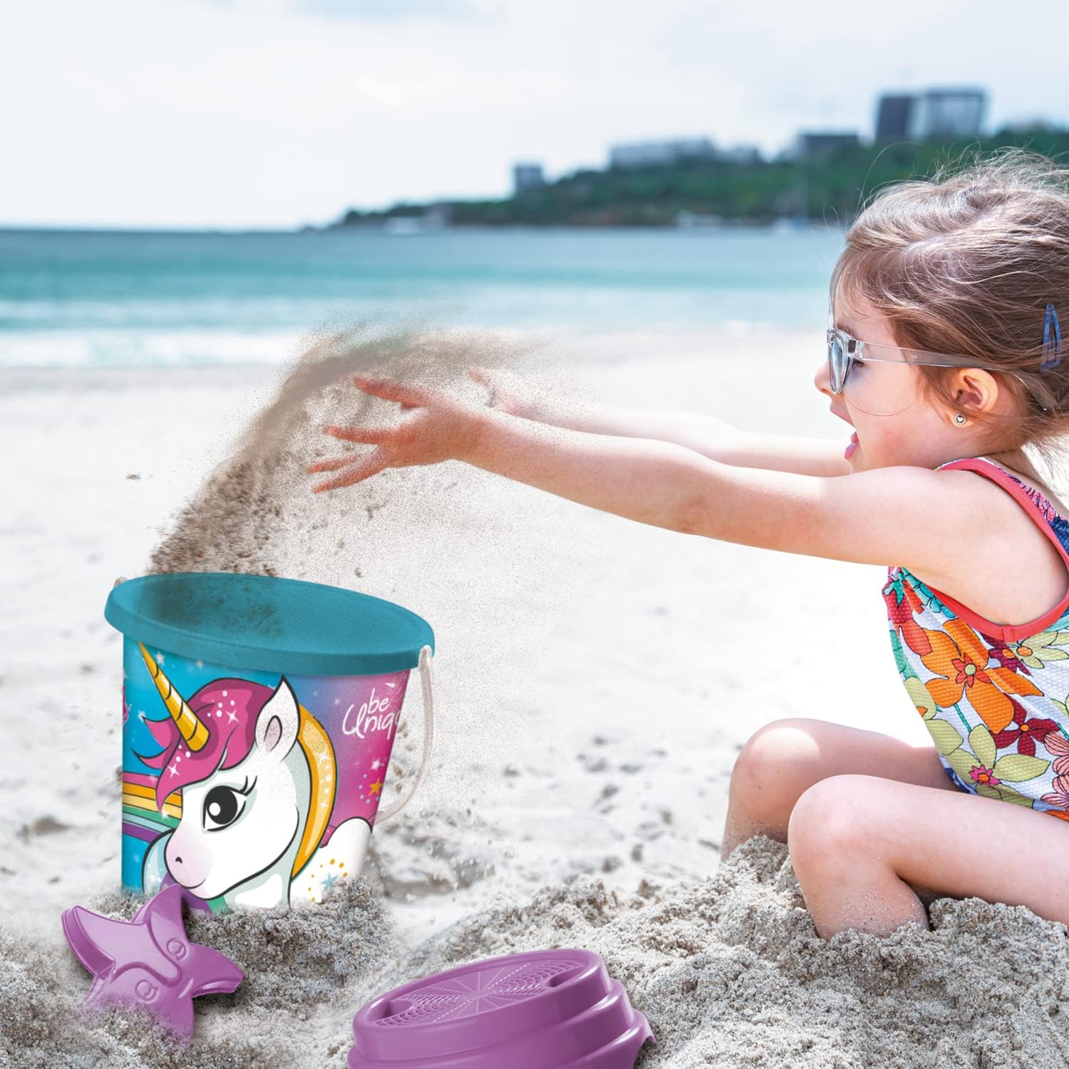 Mondo Toys - BUCKET SET + WATER CAN UNICORN - Sandeimer Set ø17 cm mit Giesser - 6-Teiliges Strandspielzeug Set für Kinder ab 3 Jahren, Strandset - 28534
