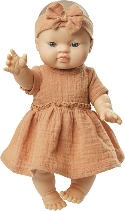 Heless 1425-Ropa algodón 100% orgánico, Juego de 2 Piezas con Vestido y Cinta para el Pelo Caramelo para muñecas y Peluches de tamaño 28-35 cm, sólido, Color Brown (1425