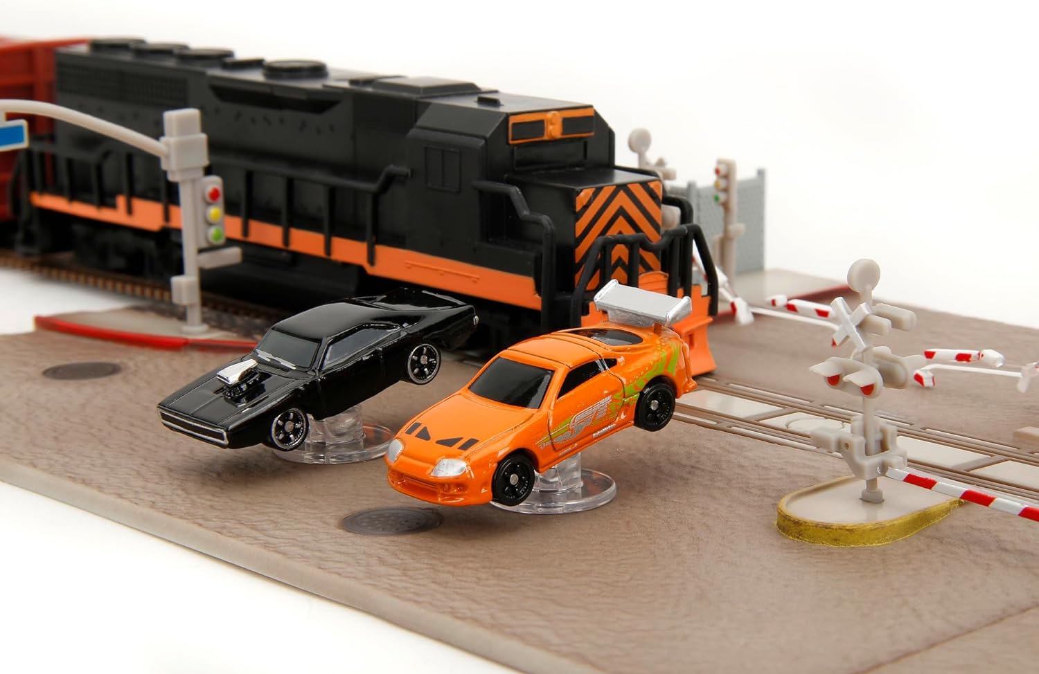Jada- Fast & Furious Diorama Escena del Tren- Paso a Nivel con Tren de la Primera Película de Fast & Furious, Incluye Dos Nano Vehículos y Accesorios, A Partir de 8 años (253203094
