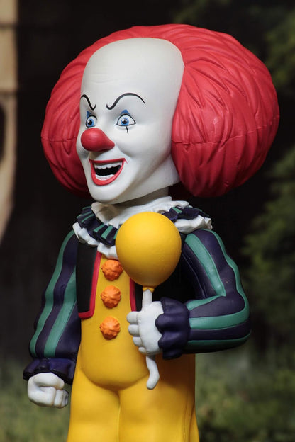 NECA Stephen Kings Es Bodyknocker Pennywise 1990 Hand Painted Plastic Bobble Figure