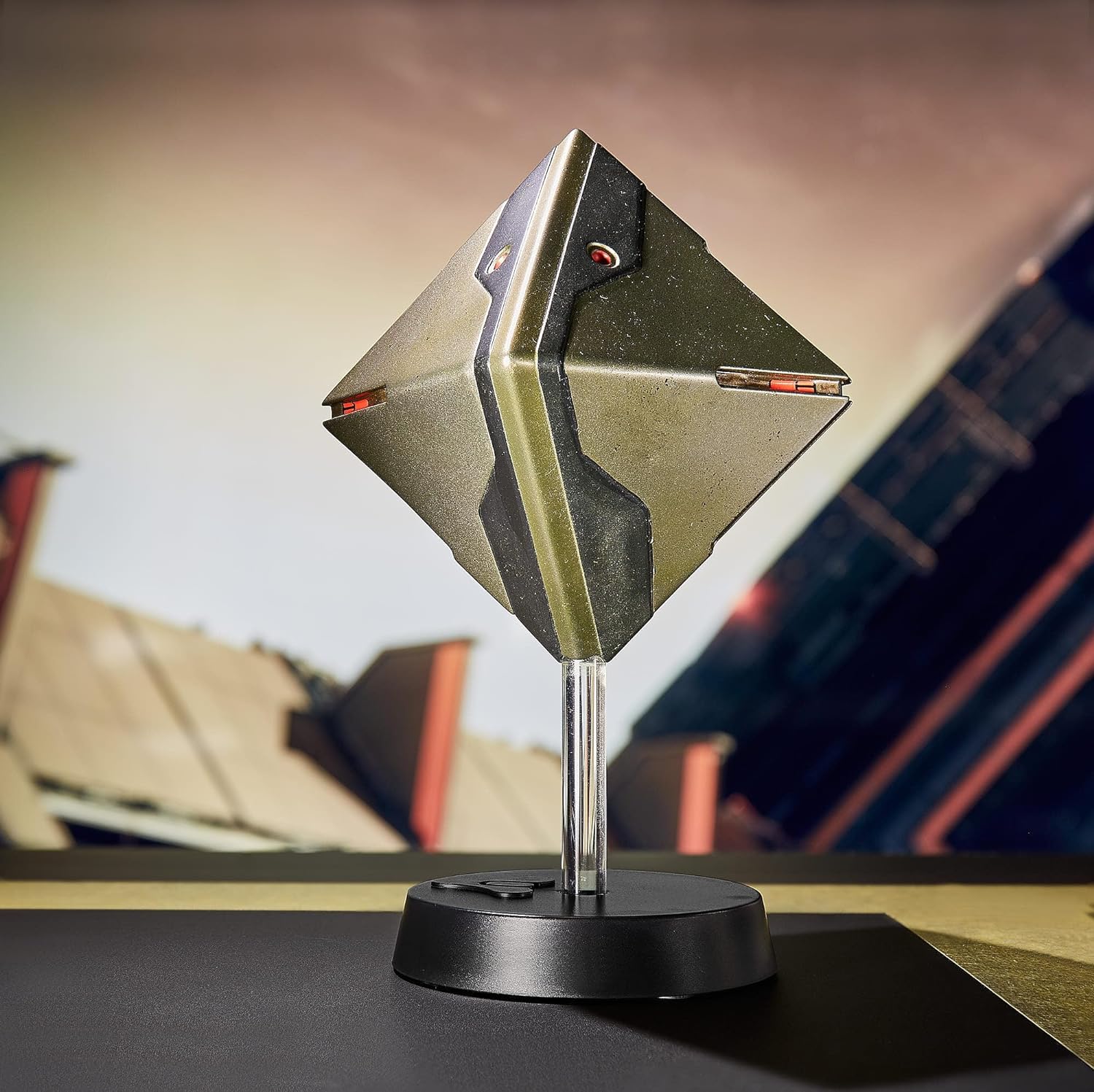 Numskull Destiny Tyrant Ghost Shell Figur 7" (17,7 cm) Sammler-Replikat-Statue - Enthält exklusiven digitalen Code für In-Game-Emblem - Offizielle Destiny 2-Merchandise - Limitierte Auflage