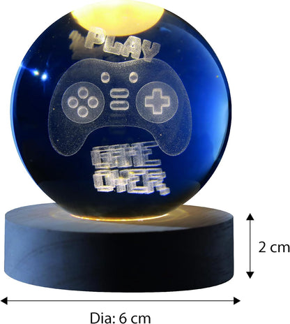 I-TOTAL®- Sfera di vetro 3D con LED RGB effetto sul soffitto, luce notturna per bambini, lampada da notte con base in legno, tema fantasy, decorazione in cristallo PICCOLA, disegno (LET'S PLAY)