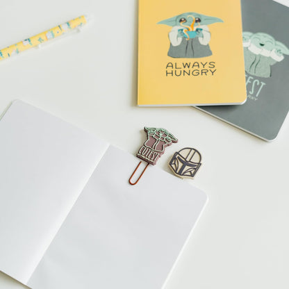 Grupo Erik - Set de Papeterie Star Wars, Grogu | Inclut : 1 Stylo Bille, 1 Crayon de Papier, 4 Surligneurs, 2 Trombones, 3 Carnets A6, des Stickers | Papeterie Kawaii