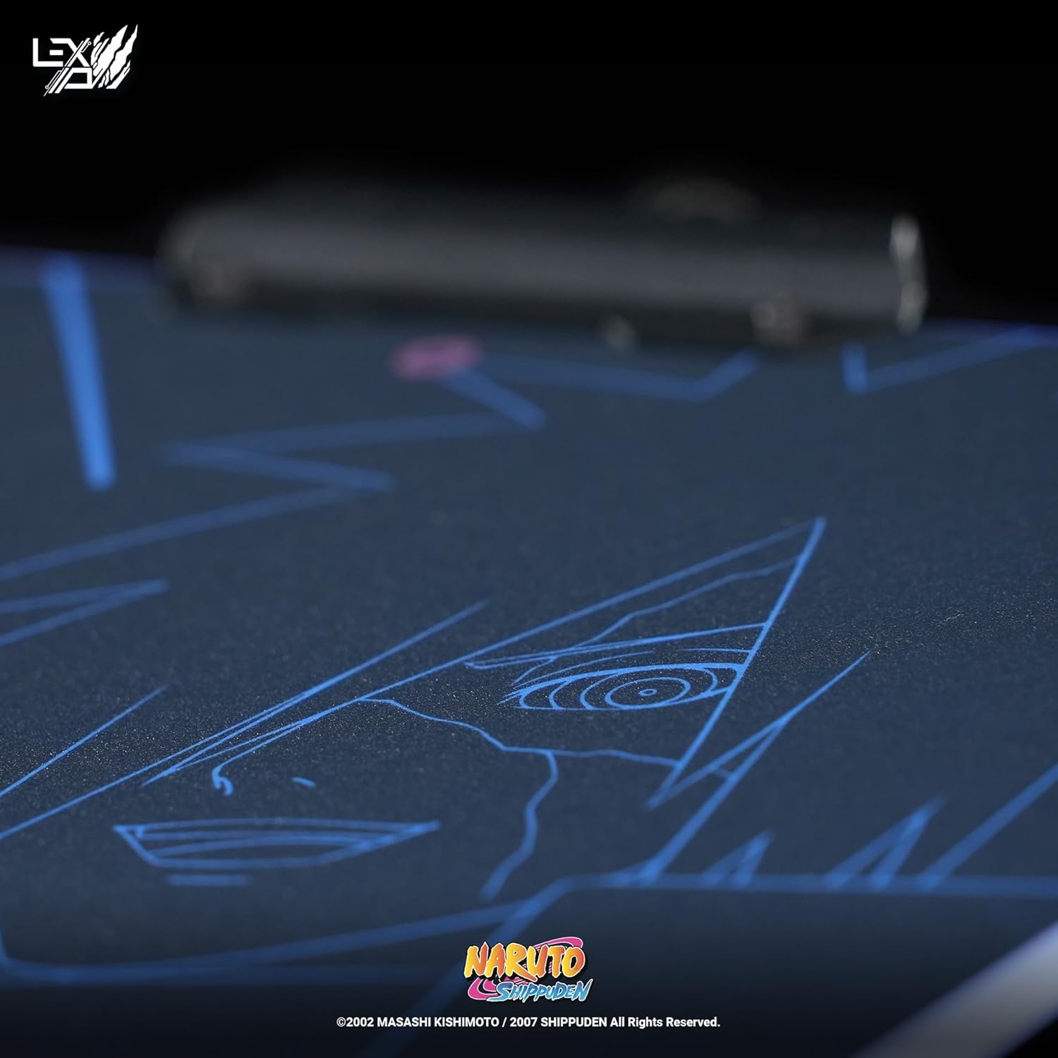 Lexip x Tsume - Naruto Shippuden muismat - LED-achtergrondverlichting - Hard met metalen frame - wrijvingsarm gestructureerd micro-oppervlak - antislip basis (Madara