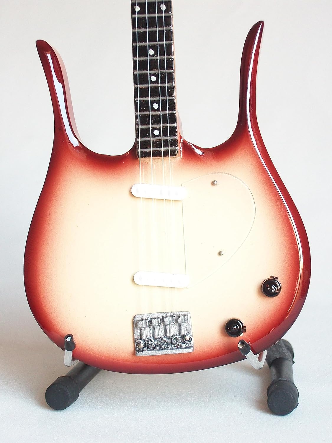 Maneskin Victoria Angelis Victoria Danelectro Lyre Miniature Bass Guitar