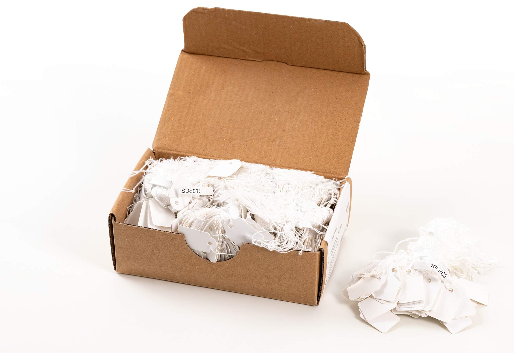Herma 6933 Hanging Tags 18 x 28 mm with String Pack of 1000 White With white thread 18 x 28 mm