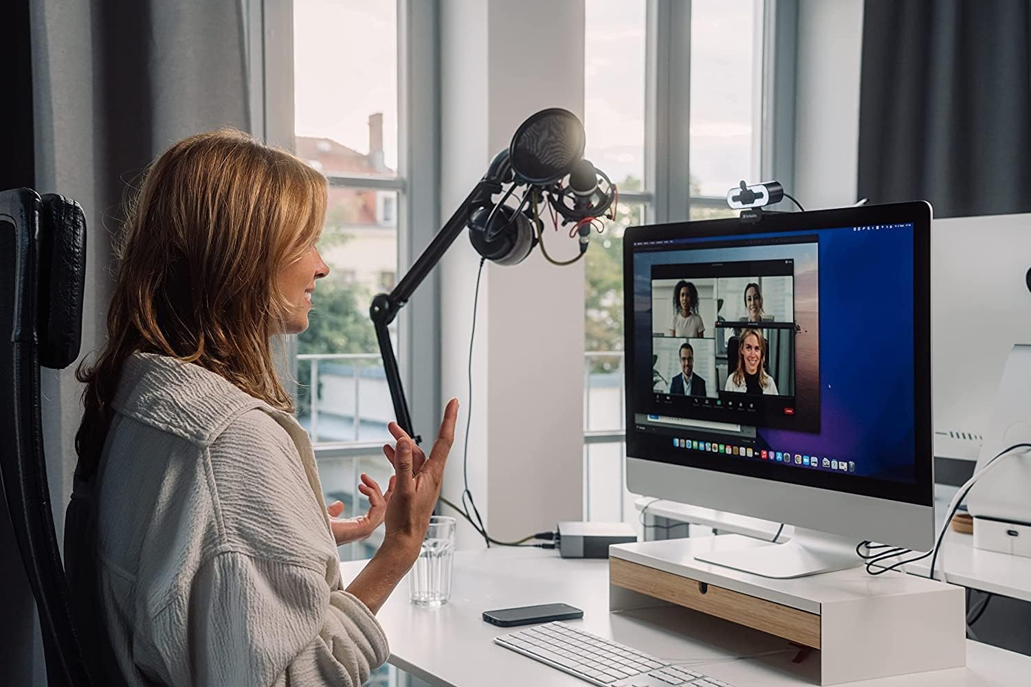Verbatim Webcam with Microphone and Lighting, External Camera for Computer or Laptop with Full HD 1080P Auto Focus for Video Calls in Home Office or Streaming Cam