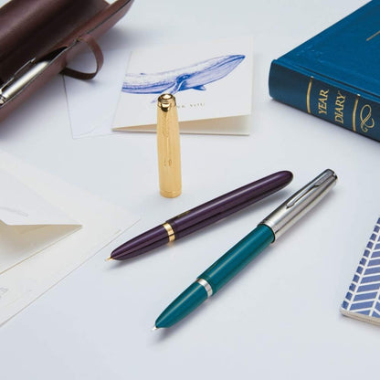 Parker 51 Fountain Pen | Deluxe Plum Barrel with Gold Trim | Medium 18k Gold Nib with Black Ink Cartridge | Gift Box 1 count (Pack of 1) Parker 51 Plum with Gold Trim