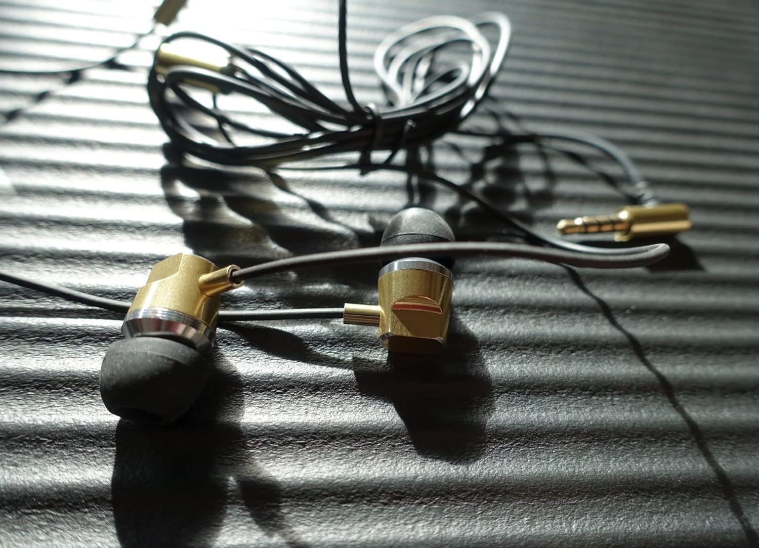 Schwaiger KH410G 531 Slim Cable Metal In-Ear Headphones – Gold