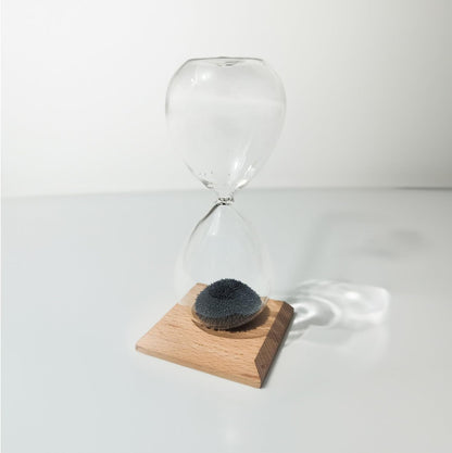 Mad Monkey Magnetic hourglass, Glass Wood