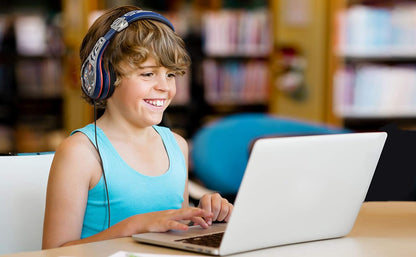 eKids Marvel Avengers Assemble Kid friendly cuffie volume ridotto con Iron Man Hulk Capitan America e Thor Graphics - Gli stili possono variare