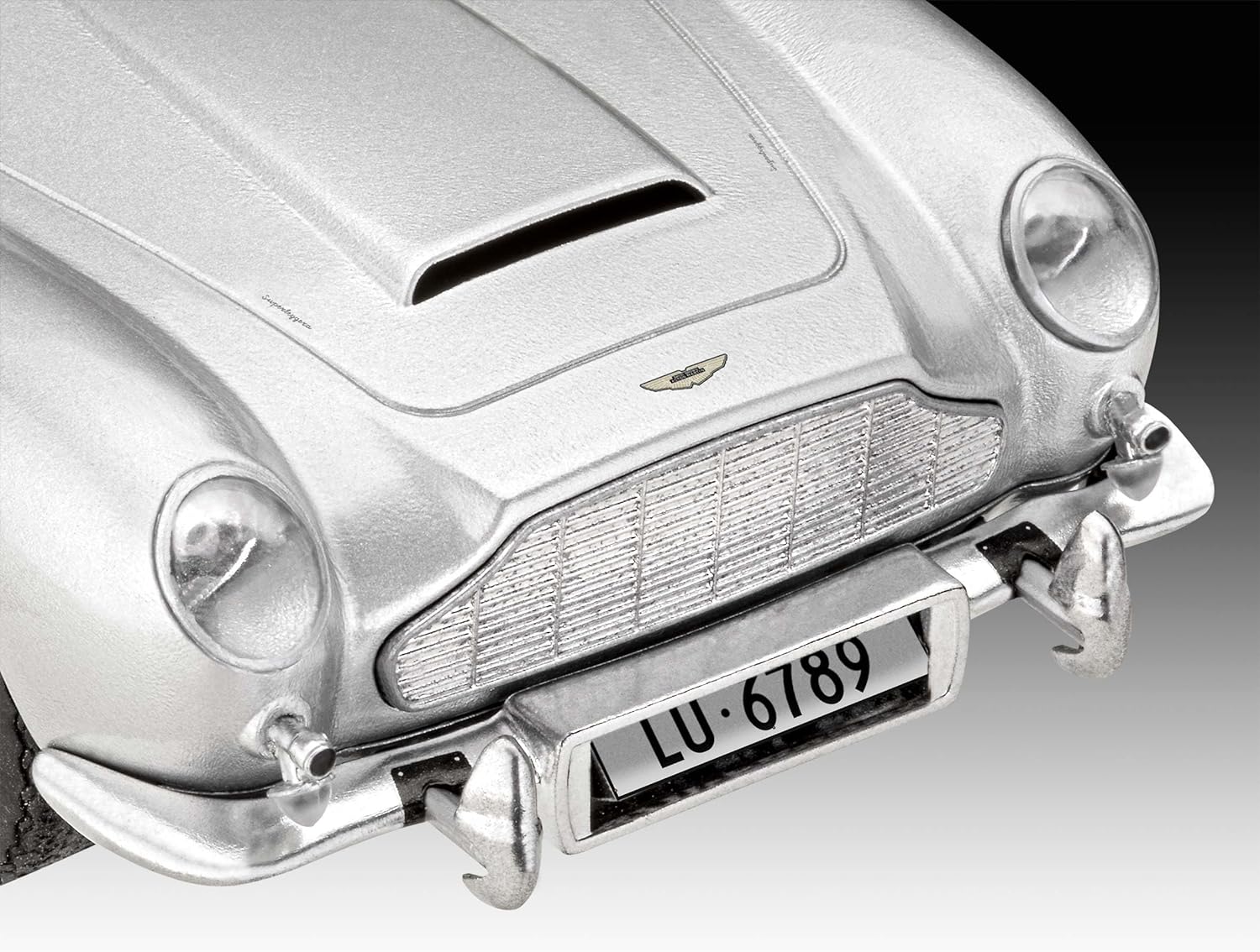 Revell Gift Set 1:24 - James Bond Aston Martin DB5