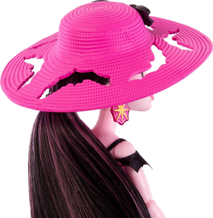Monster High Scare-adise Island Draculaura Puppe mit Badeanzug, Sarong & Strandzubehör wie Hut, Sonnenschutz & Tragetasche