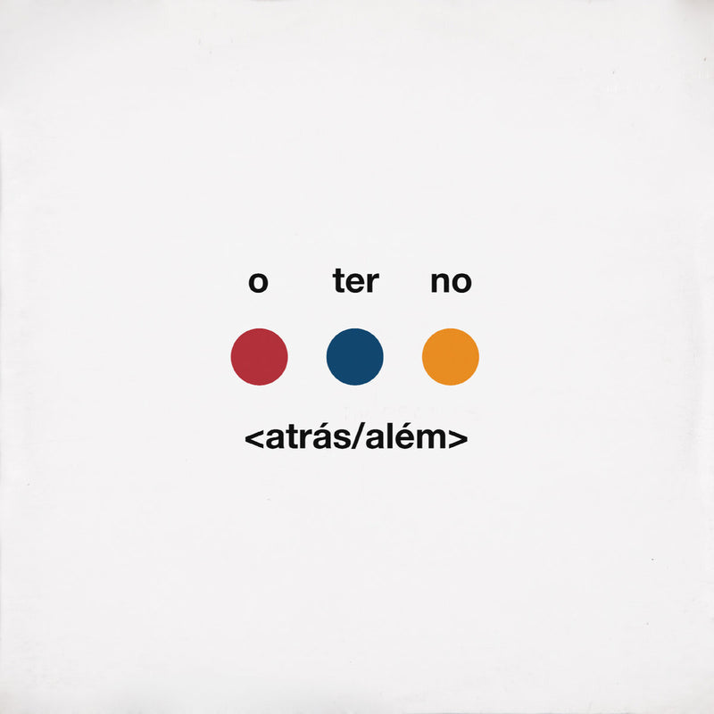 <atrás/além>