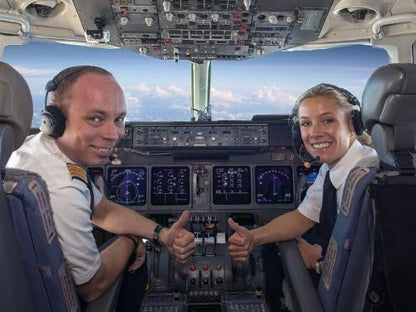 PilotsEYE.tv | QUITO | MD-11 F |:| Blu-ray Disc® |:| Lufthansa Cargo | Lady's trip to the closed strip | BONUS: MultiviewLanding |