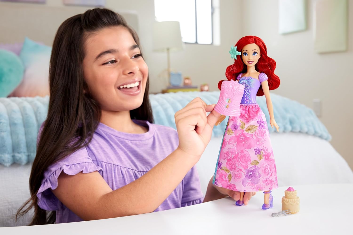 Mattel Disney Princess Ariel Fashion Doll Set, Spin & Reveal with 11 Surprises Including 5 Accessories, 5 Stickers & Play Scene, Inspired by Movie, HTV88