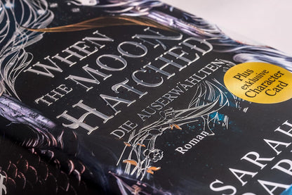 When The Moon Hatched: Die Auserwählten – Roman. Der Selfpublishing-Bestseller und TikTok-Hype – die wunderschön veredelte deutsche Ausgabe mit ... in der 1. Auflage (Moonfall-Serie, Band 1