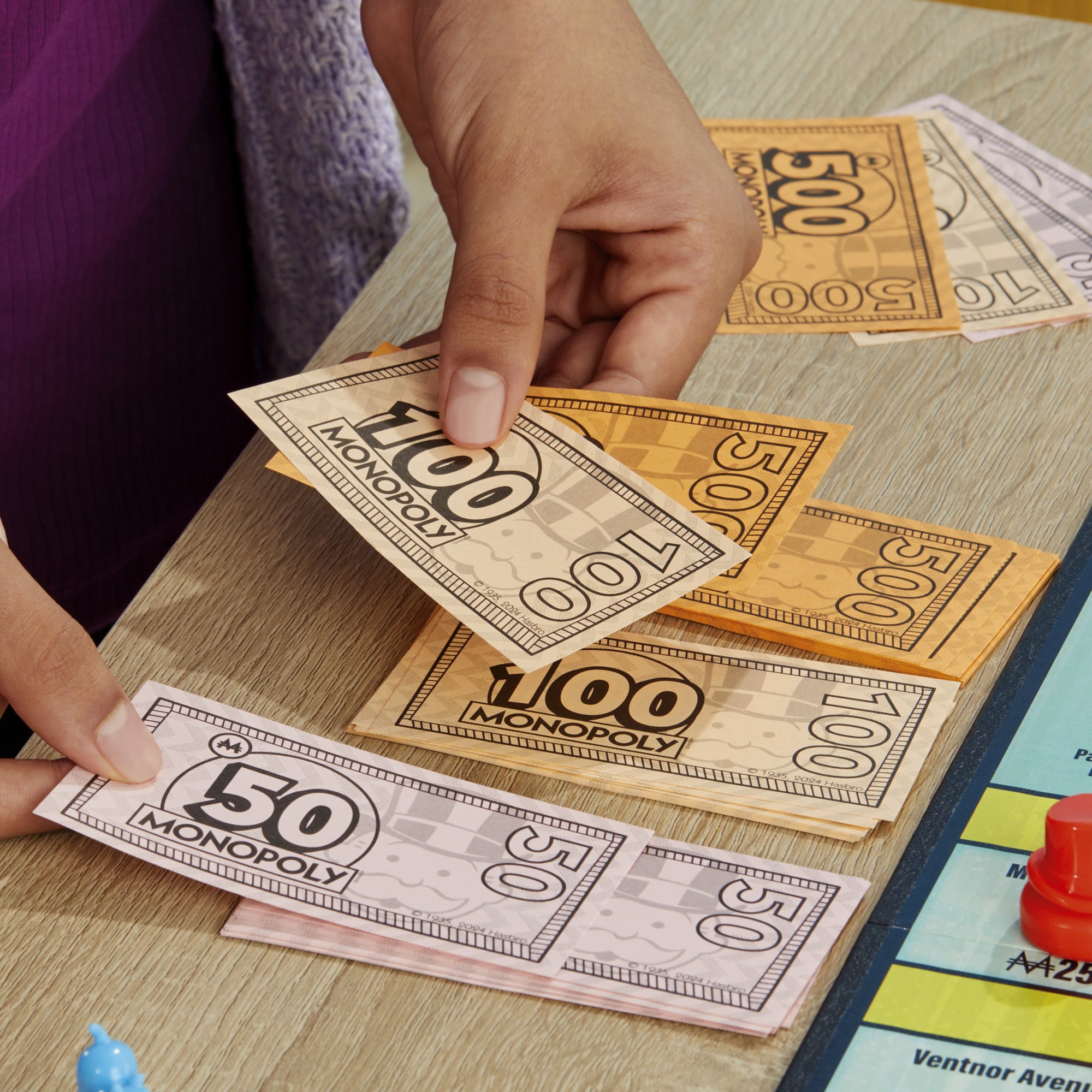 Monopoly Knockout Family Party Game, Quick-Playing Board Games for Ages 8+, 2-8 Players, 20 Mins.