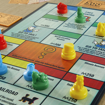 Monopoly Knockout Family Party Game, Quick-Playing Board Games for Ages 8+, 2-8 Players, 20 Mins.
