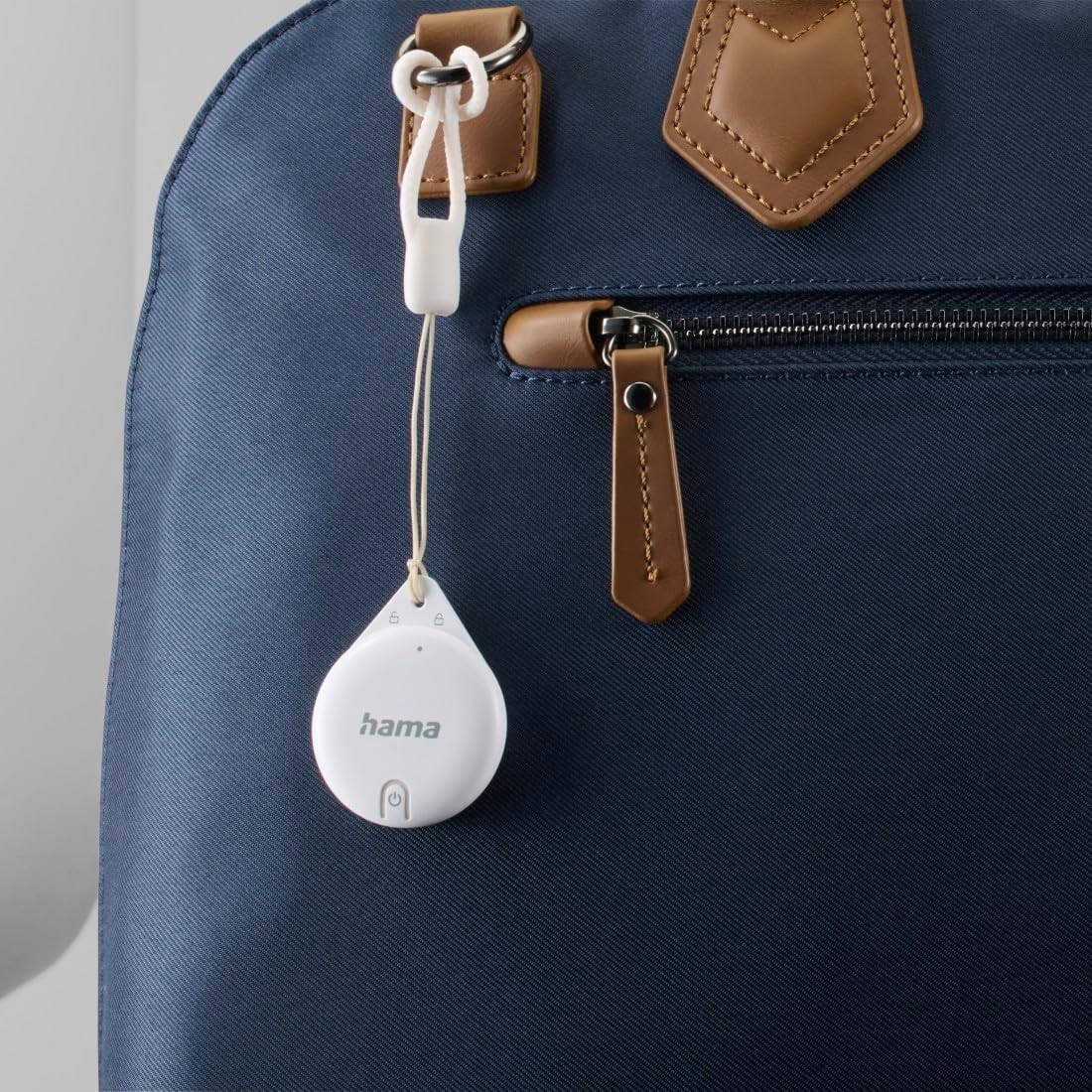 Hama Key Finder for Apple Where is App, 4 Pieces (Key Finder with Bluetooth, Alarm, Mobile Phone Key Finder for Keys, Wallet, Luggage, Animals, iOS, iPhone, iPod, iPad, Changeable Button Cell) White