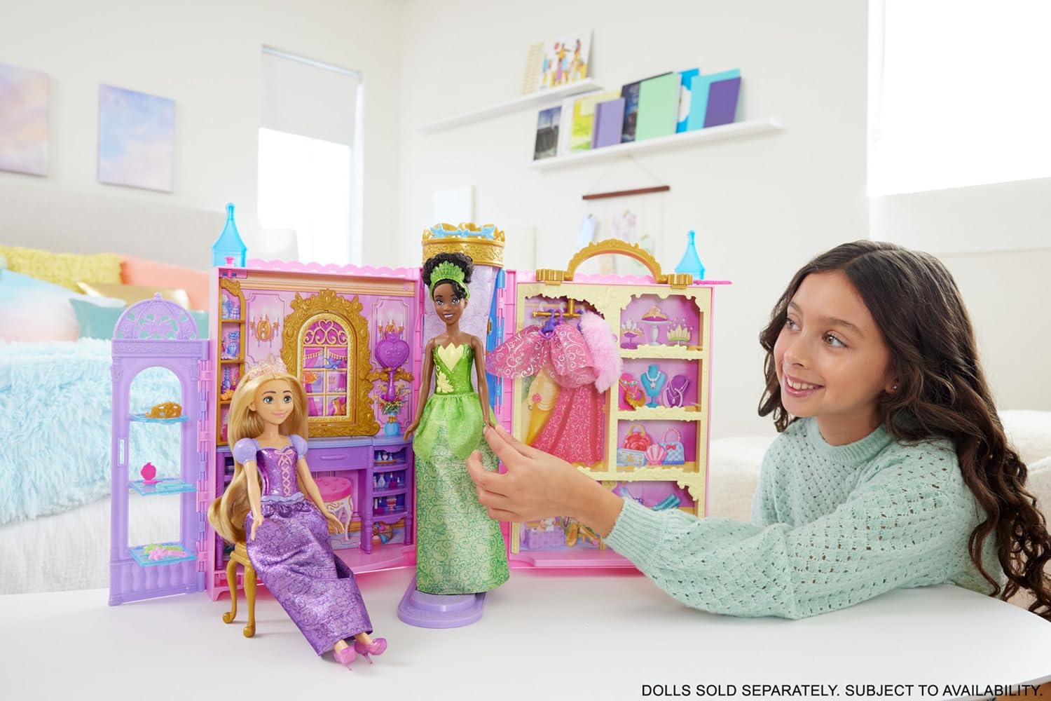 Mattel Disney Princess Closet Playset with 2 Fashions, 25 Accessories, Vanity, Dressing Room, Runway & Storage, Opens to 2 Feet, Movie-Inspired, HXC20