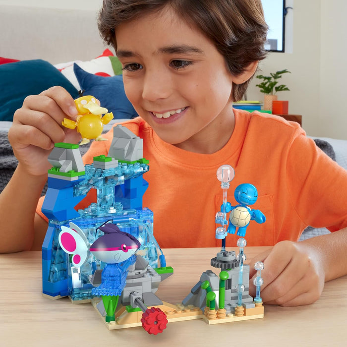 MEGA Pokémon Aventura Acuática, Set de bloques de construcción con 3 figuras de personajes (Squirtle, Psyduck y Finneon), 319 piezas, juguete regalo para niños y niñas +8 años, HXF79