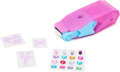 Cool MAKER - SHIMMER ME BODY ART - KIT TATUAJES TEMPORALES NIÑAS: 3 Hojas de Calcomanías con 135 Diseños de Tatuajes Metalizados, Rodillo Aplicador y Gemas para Decorar - Regalos Niñas 7 años +