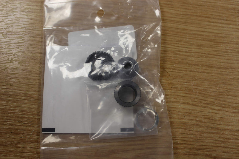 Shimano WH-6800-R left hand lock nut bolt unit