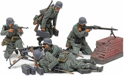 TAMIYA 35386 1:35 Figure Set German MG Troops (5) with WW2 Faithful Replica, Model Building, Plastic Kit, Crafts, Hobby, Gluing, Model Kit, Assembly, Unpainted