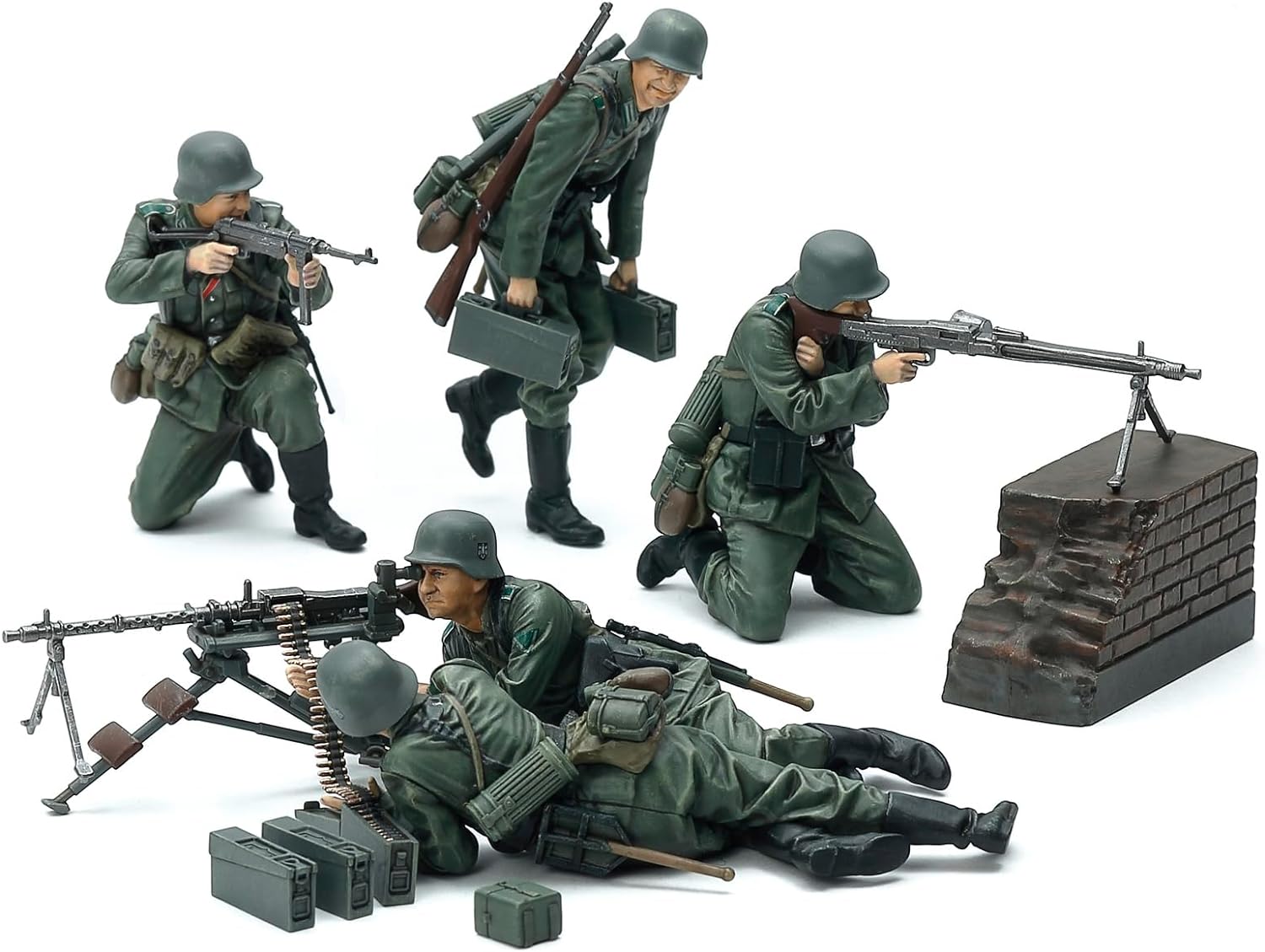 TAMIYA 35386 1:35 Figure Set German MG Troops (5) with WW2 Faithful Replica, Model Building, Plastic Kit, Crafts, Hobby, Gluing, Model Kit, Assembly, Unpainted