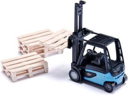 siku 6336, Construction Site Gift Set with Truck, Forklift, Loader, 6 Pallets, 2 Traffic Signs, Metal,Plastic, yellow,Blue, Moving Parts