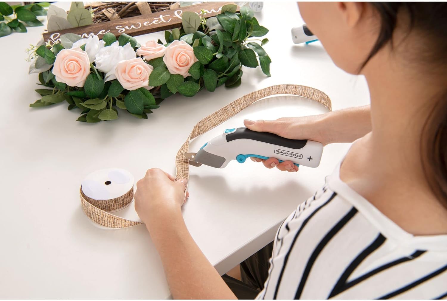 Black+Decker Powered Scissors 3.6v, Extra long trigger, LED light, Ultra-ergonomic design, 1.5Ah battery, USB charging, includes 2 cutting blades BCSC115-XJ