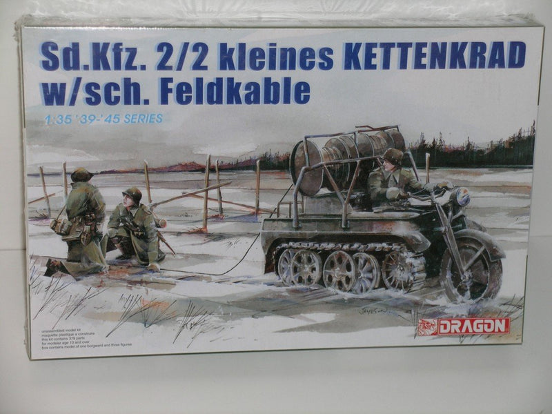 ``Sd.Kfz.2/2 Kleines Kettenkrad W/Sch.Feldkable (Driver And Crew Included)``