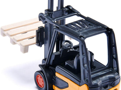 siku 6335, DHL Logistics Gift Set with Truck, Forklift, Parcel Delivery Van, Pallets and Packages, Metal,Plastic, Yellow, Moving Parts