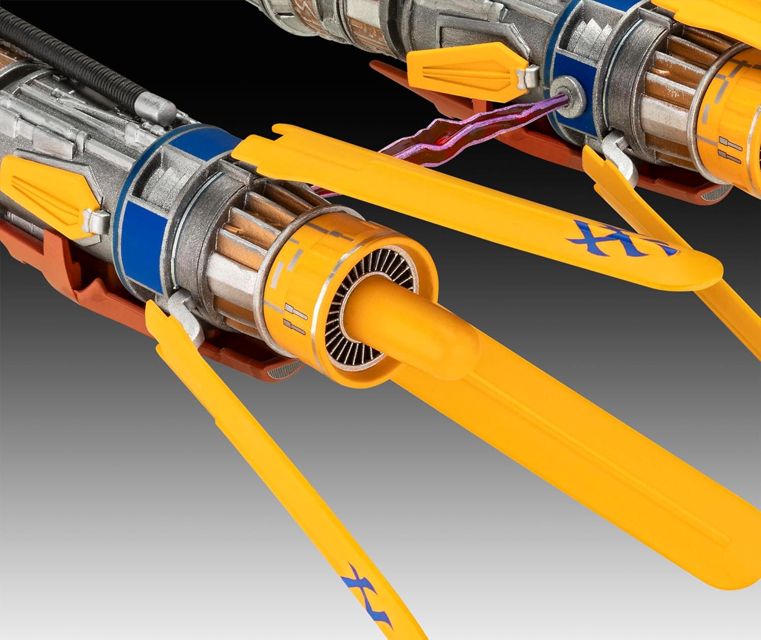 Revell Gift Set 05639 Anakin's Podracer: Star Wars EP1 25th Anniversary 1:31 Scale Unbuilt Plastic Model Kit with Accessories